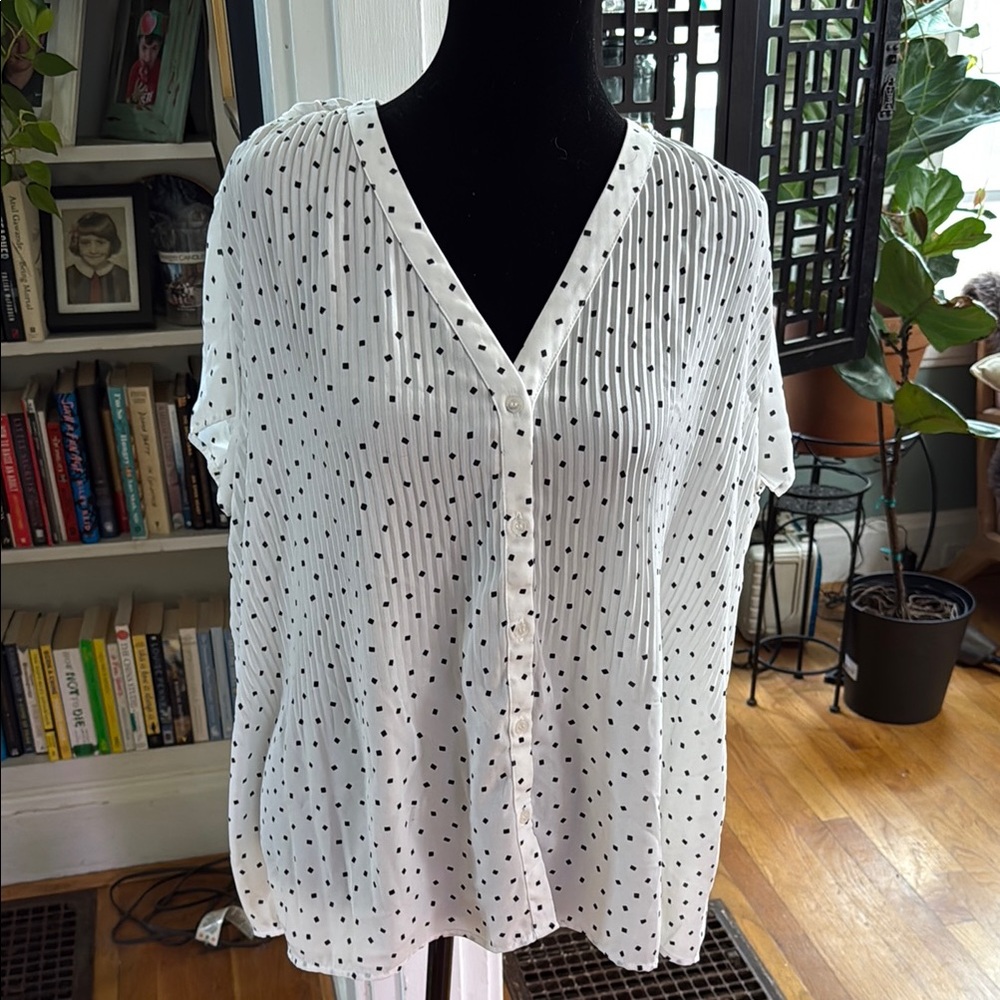 Pleione White Polka Dot Button-Up Blouse